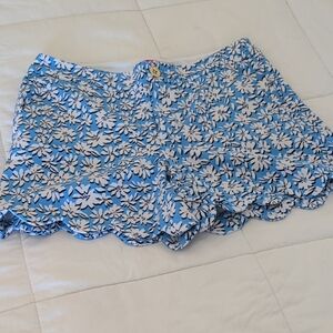 Lilly Pulitzer Blue and White Floral Women's  Shorts Size 6